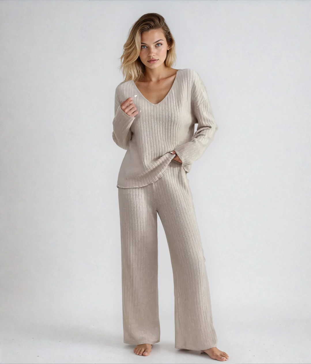 Alessia Valenti® | Traje de dos piezas con pantalón recto y top con escote en V